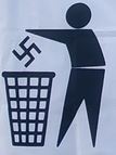 Männchen, dass ein Hakenkreuz in den Mistkübel wirft.